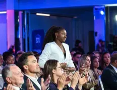 关于本土女足球员凭借出色表现斩获赛季最佳球员奖的信息