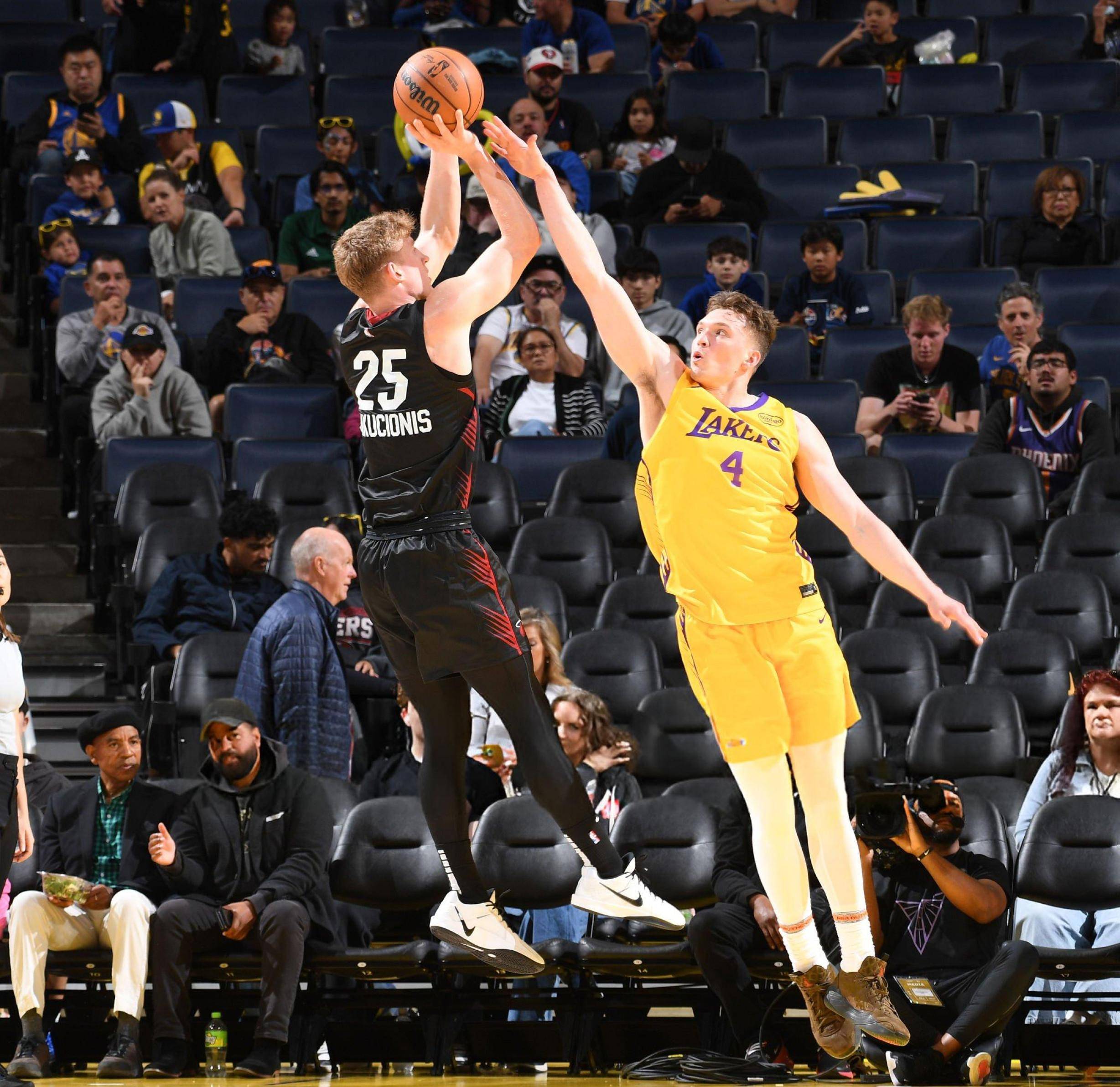 热火主场大胜，反超湖人暂时领先 